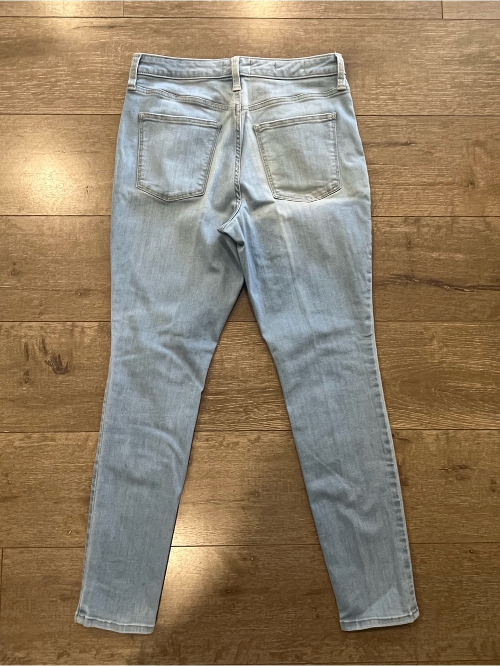 Universal Thread Light Wash High Rise Jeans - Picture 6 of 9